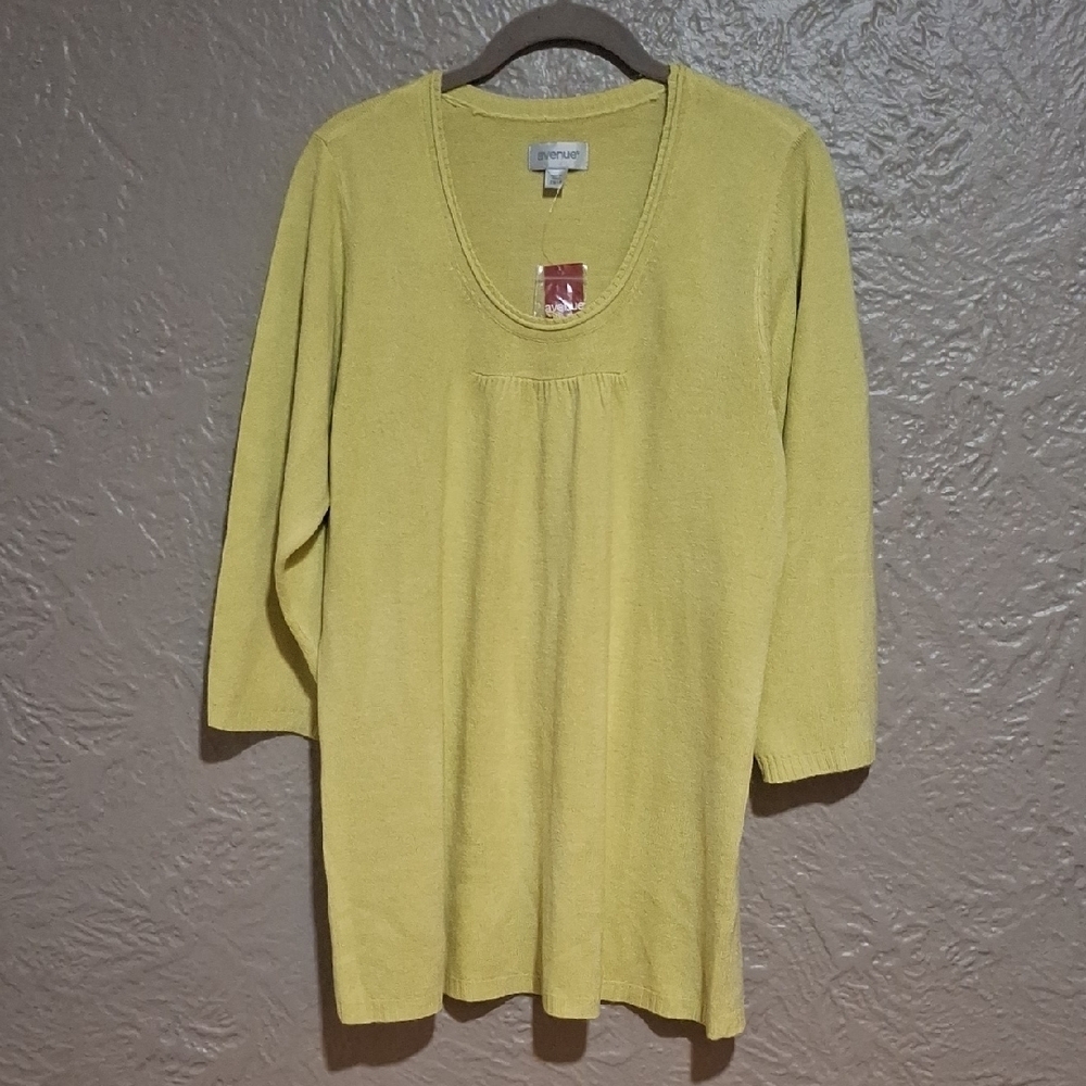 NEW.Avenue Women's Soft Green. Knit Top Size 14/16